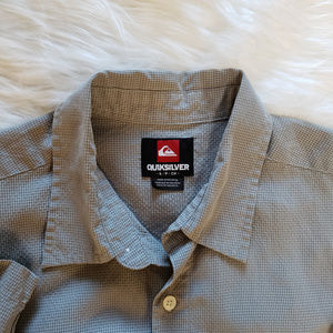 Quiksilver Shirts - Quicksilver men's relaxed fit short sleeved Shirt. Quiksilver Shirts - Quicksilver men's relaxed fit short sleeved Shirt.